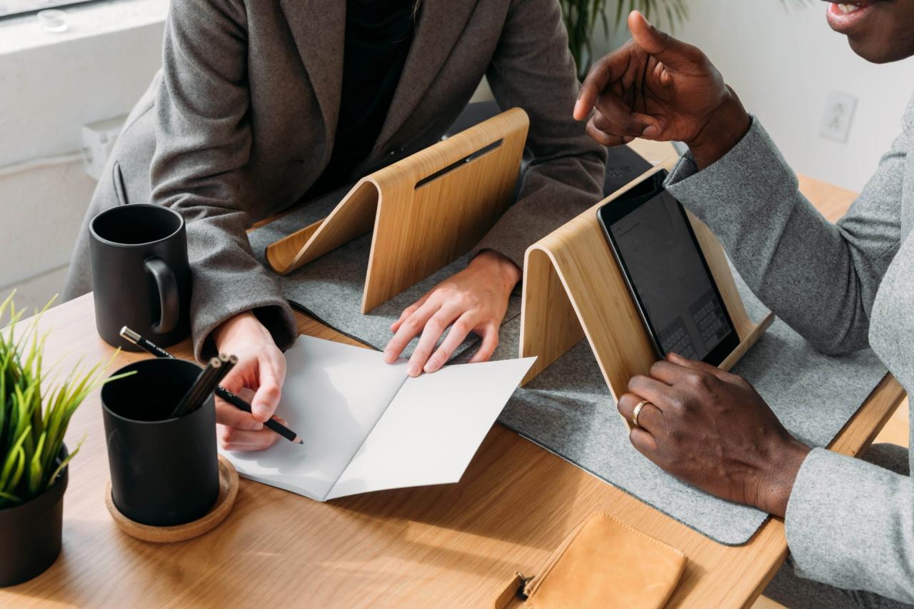 Tata Cara Melakukan Diskusi, Revisi, Direct Meeting Maupun Online Meeting dengan Arsitek