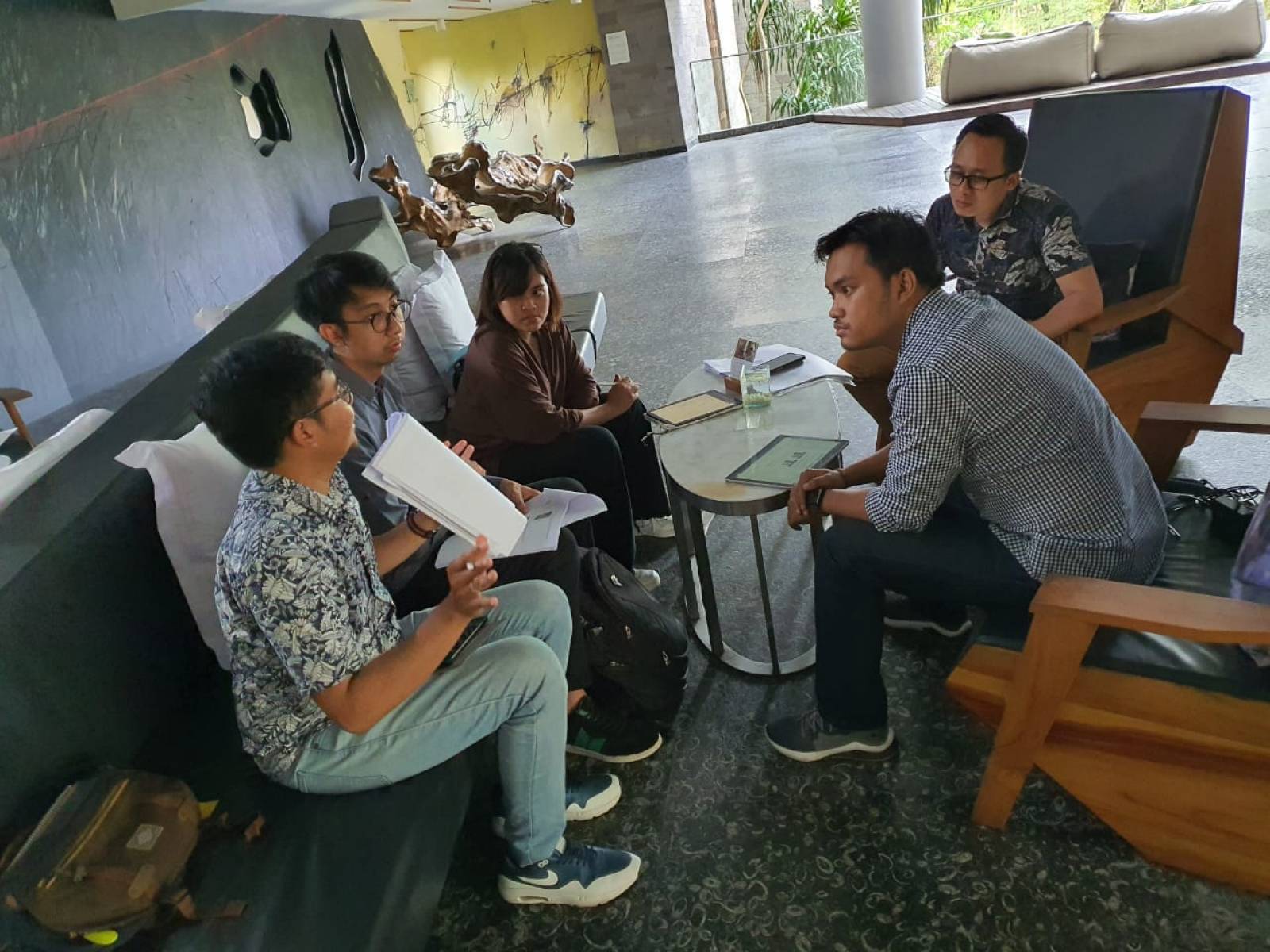 Meeting Bersama Tim Emporio Architect Jogja  Di Maya Sanur 