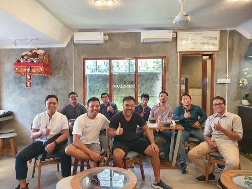 Makan Bersama Perpisahan Tim QS di Ontario Sosial Cafe Denpasar