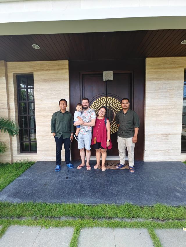 Meeting Klien Ibu Clara di Kantor Bali