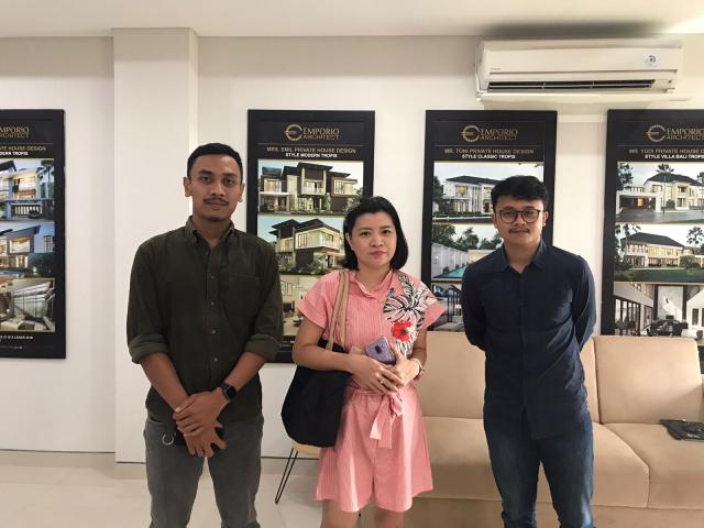 Meeting Klien Ibu Vironica di Kantor Bali