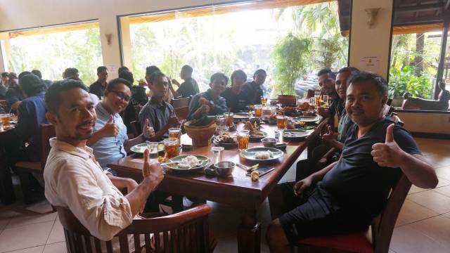 Ulang Tahun Owner Emporio Architect di Ikan Bakar Cianjur