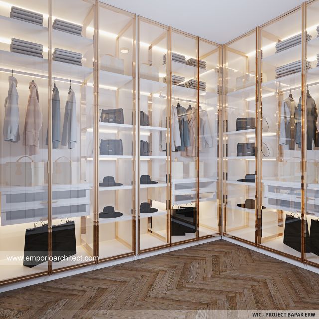 Desain Walk In Closet Rumah Mediteran 2 Lantai Bapak ERW di Jakarta Barat