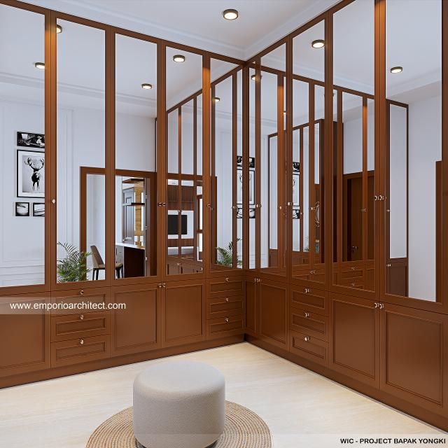 Desain Walk In Closet Rumah Klasik 2.5 Lantai Bapak YGK di Sentul City, Bogor