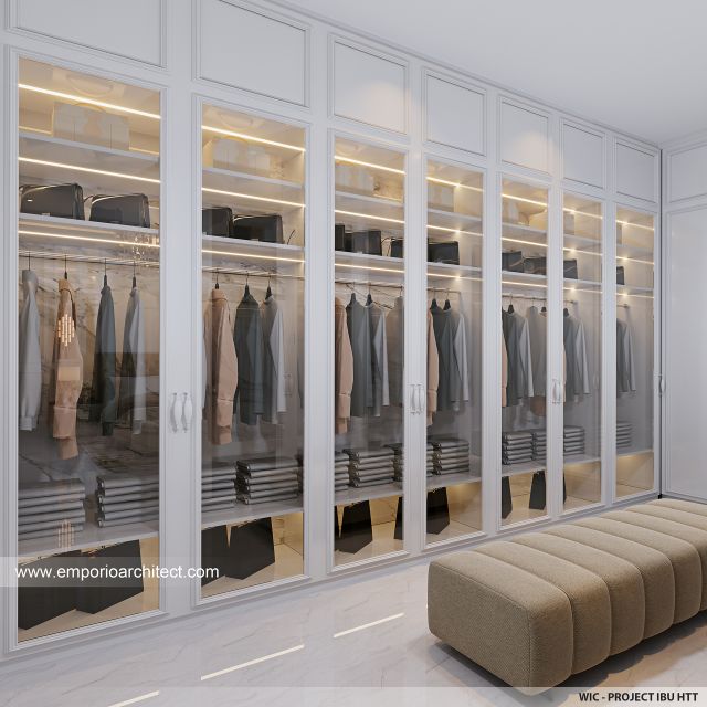 Desain Walk In Closet Rumah Mediteran 3 Lantai Ibu HTT di Solo