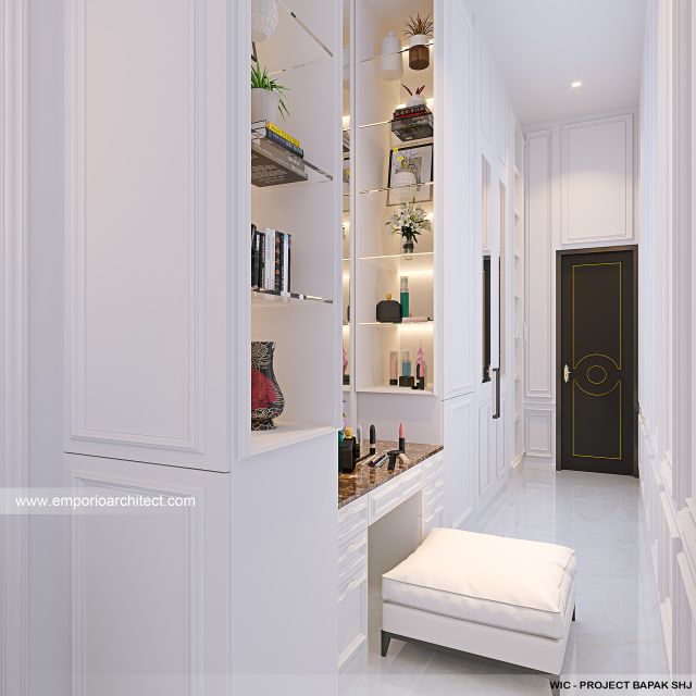 Desain Walk In Closet Rumah Mediteran Klasik 4 Lantai Bapak SHJ di Jakarta