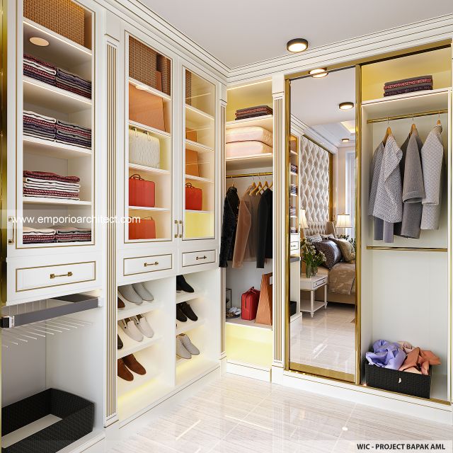 Desain Walk In Closet Rumah Mediteran Klasik 2 Lantai Bapak AML di Cibubur, Bekasi