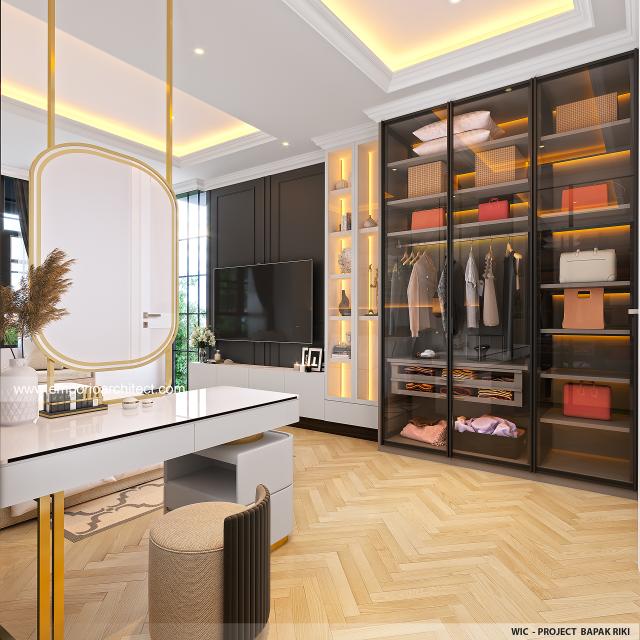 Desain Walk In Closet Rumah Klasik Modern 2.5 Lantai Bapak Fedie di Jakarta