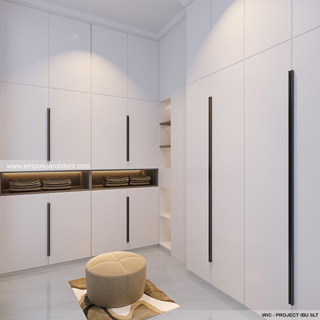 Desain Walk In Closet Rumah Klasik Modern 3 Lantai Ibu SLT di Jakarta Selatan