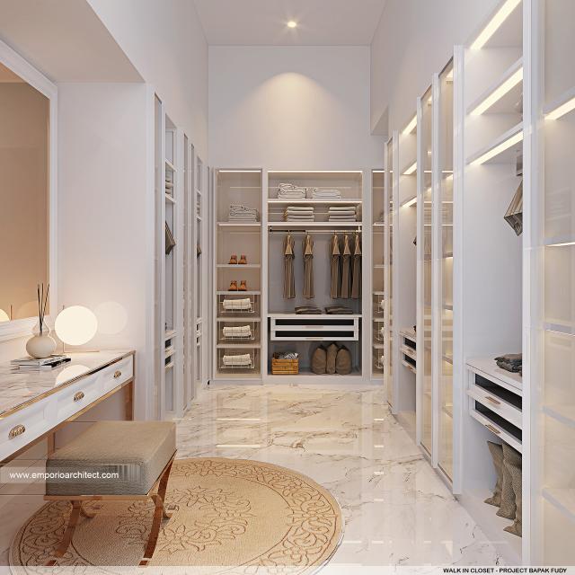 Desain Walk In Closet Rumah Mediteran 3.5 Lantai Bapak FDY di Jakarta Barat