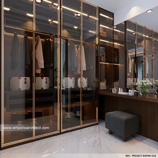 Desain Walk In Closet Rumah Modern 2 Lantai Bapak GLB di Jawa Timur