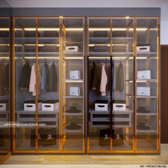 Desain Walk In Closet Rumah Modern 2 Lantai Ibu Ida di Jakarta