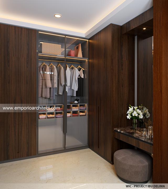 Desain Walk In Closet Rumah Klasik Modern 2.5 Lantai Ibu DLM di Bandung