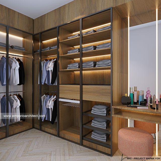 Desain Walk In Closet Rumah Modern 3 Lantai Bapak YDH di Jakarta Barat