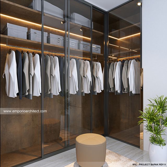 Desain Walk In Closet Rumah Modern 3 Lantai Bapak RDY II di Jakarta Barat