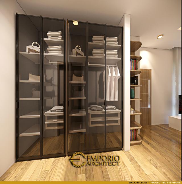 Desain Walk In Closet Rumah Modern 3 Lantai Ibu Stephanie di Jakarta Barat