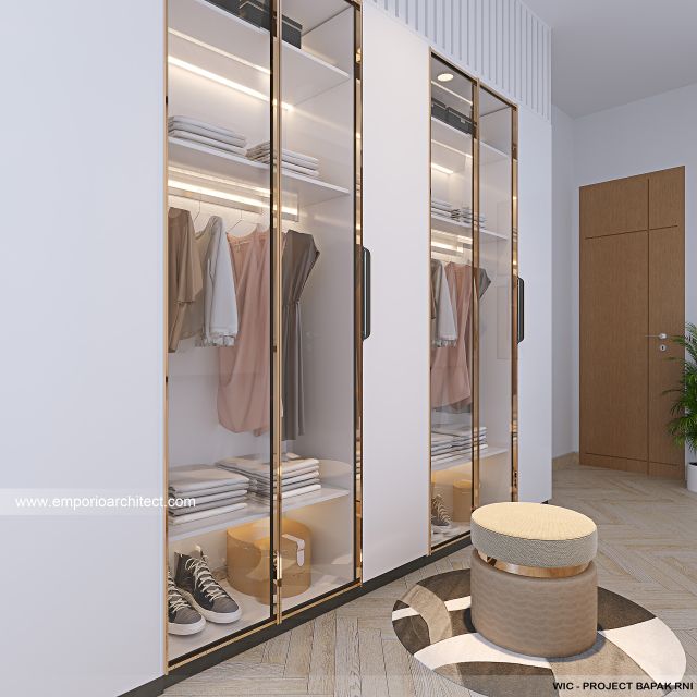 Desain Walk In Closet Rumah Modern 3 Lantai Bapak RNI di Jakarta