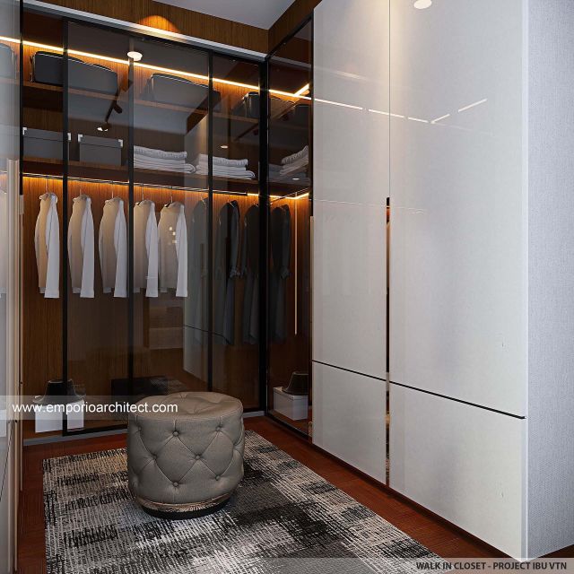 Desain Walk In Closet Rumah Modern 3 Lantai Ibu VTN di Jakarta Barat