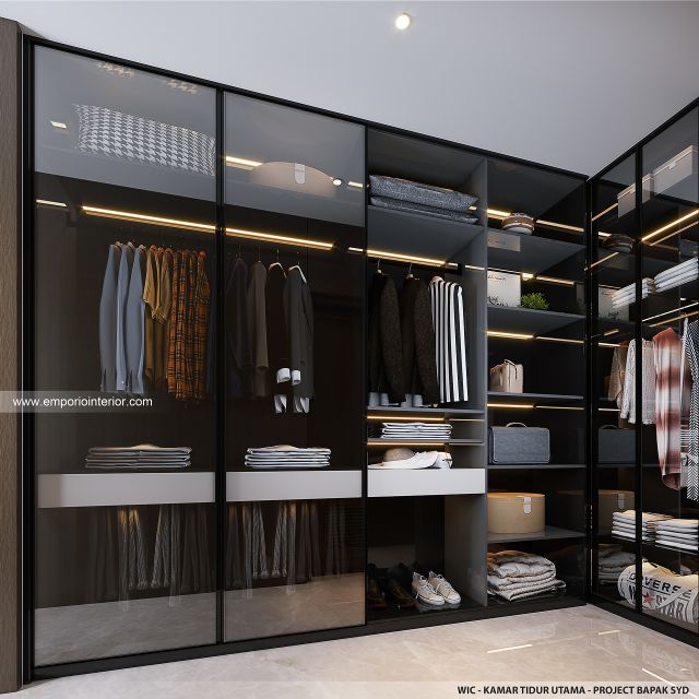 Desain Walk In Closet - Kamar Tidur Utama Rumah Modern 3 Lantai Bapak SYD di Bandar Lampung