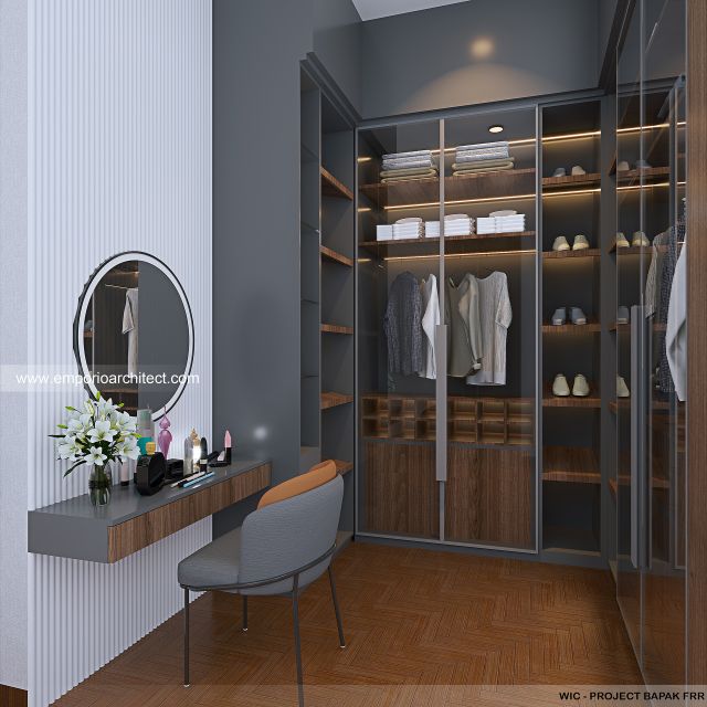 Desain Walk In Closet Rumah Modern 3 Lantai Bapak FRR di Jakarta Utara