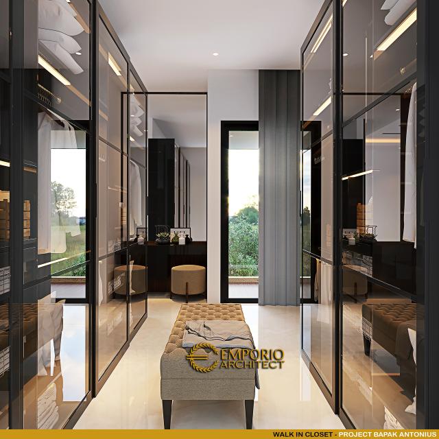 Desain Walk In Closet Rumah Modern 3 Lantai Bapak ATN di Jakarta