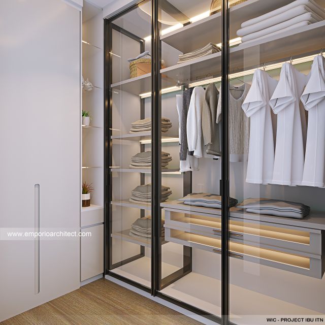 Desain Walk In Closet Rumah Modern 3 Lantai Ibu ITN di Bandung