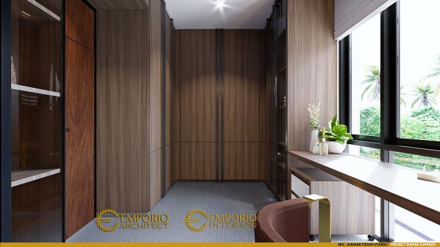 Desain Walk In Closet Kamar Tidur Utama Lantai 1 Rumah Modern 3 Lantai Bapak Supandi di Jakarta