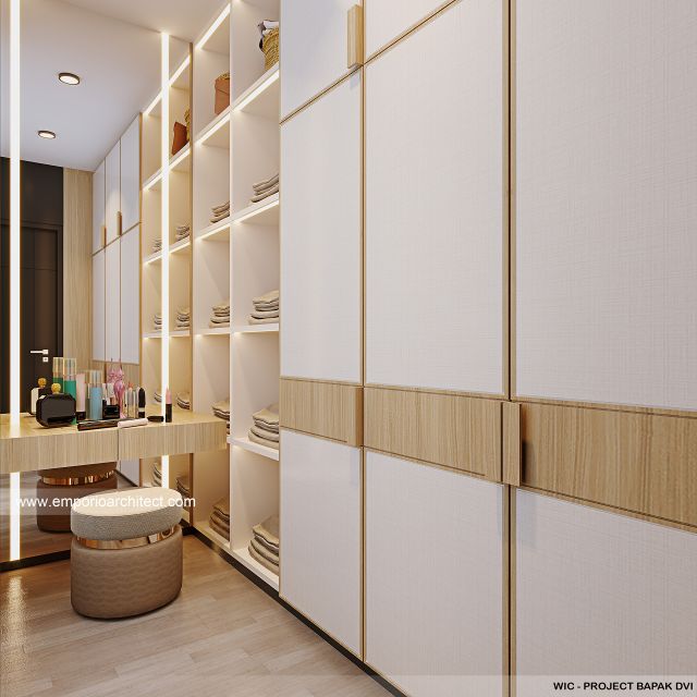 Desain Walk In Closet Rumah Modern 3 Lantai Bapak DVI di Jakarta Utara