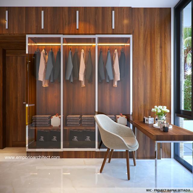 Desain Walk In Closet Rumah Modern 3.5 Lantai Bapak STJ di Jakarta