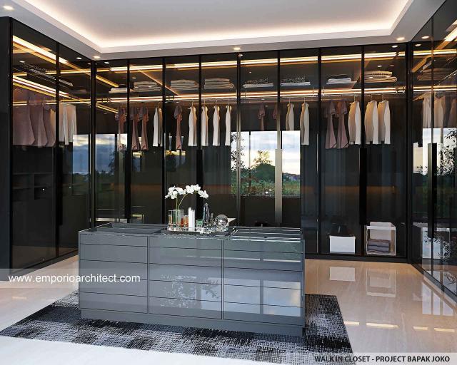 Desain Walk In Closet Rumah Modern 4 Lantai Bapak JKO di Jakarta