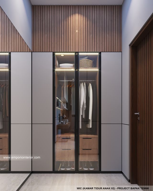 Desain Walk In Closet Rumah Villa Bali 3 Lantai Bapak TMI di Jakarta Utara